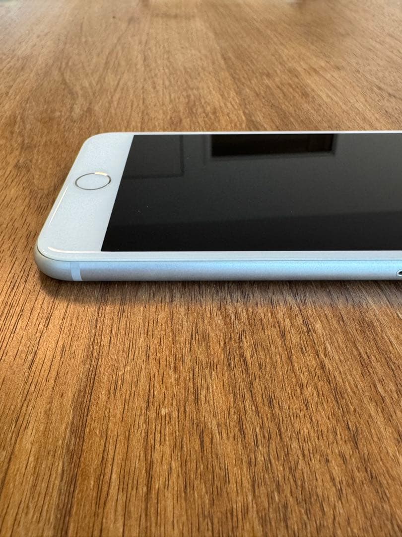 iPhone 8 Plus Silver 64GB KDDI（SIMロックあり）