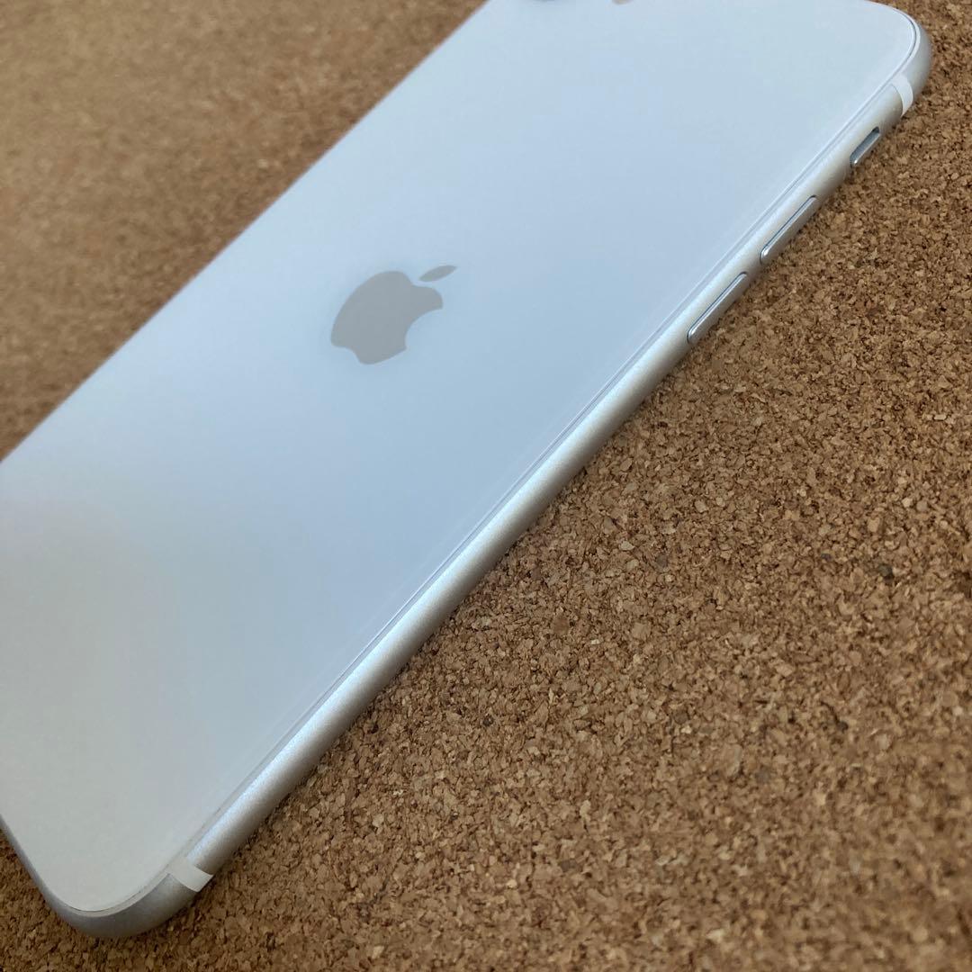 962 電池ほぼ新品☆比較的美品☆iPhoneSE2 64GB SIMフリー☆
