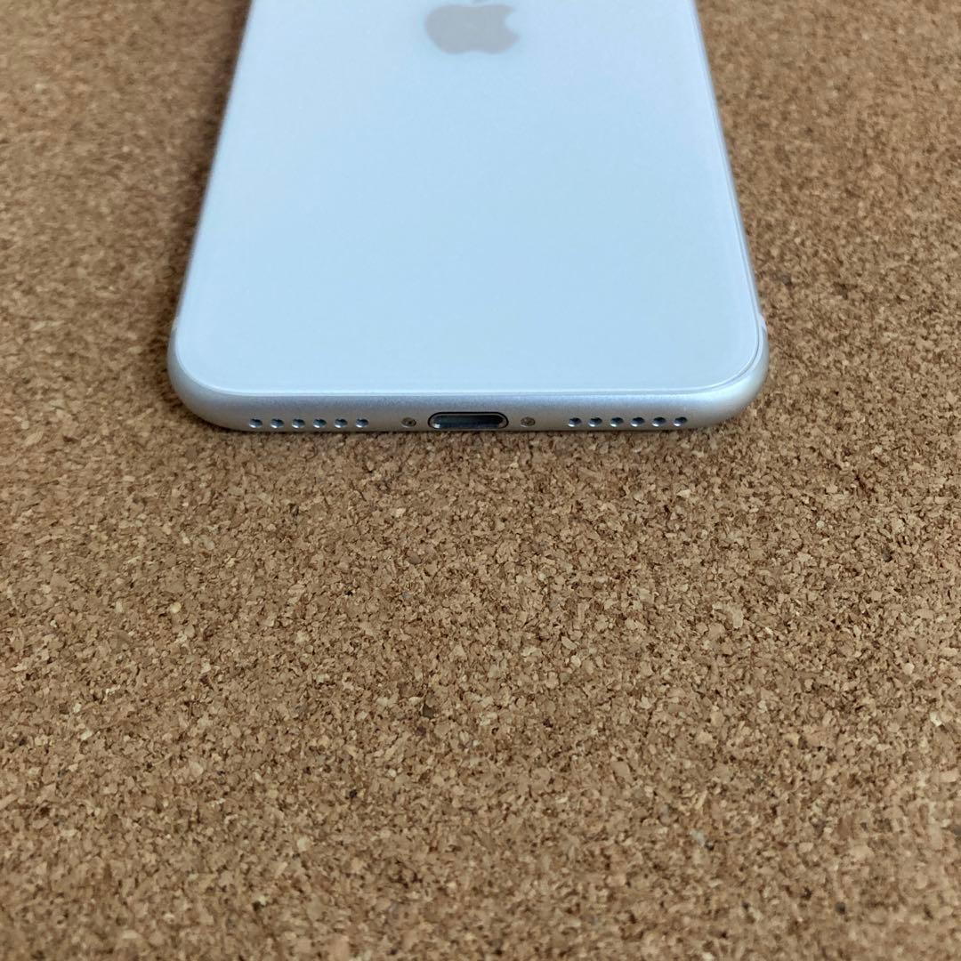 962 電池ほぼ新品☆比較的美品☆iPhoneSE2 64GB SIMフリー☆