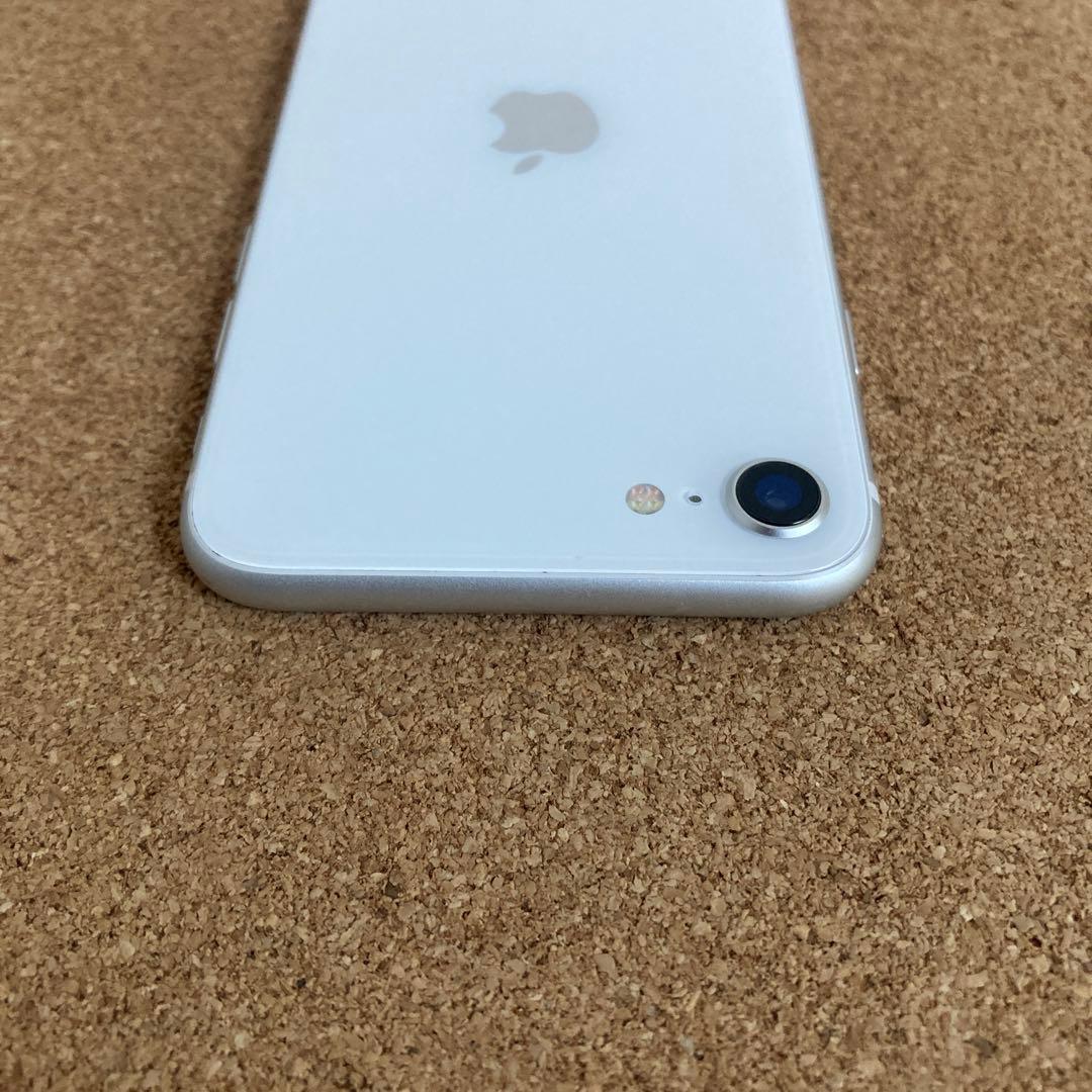 962 電池ほぼ新品☆比較的美品☆iPhoneSE2 64GB SIMフリー☆