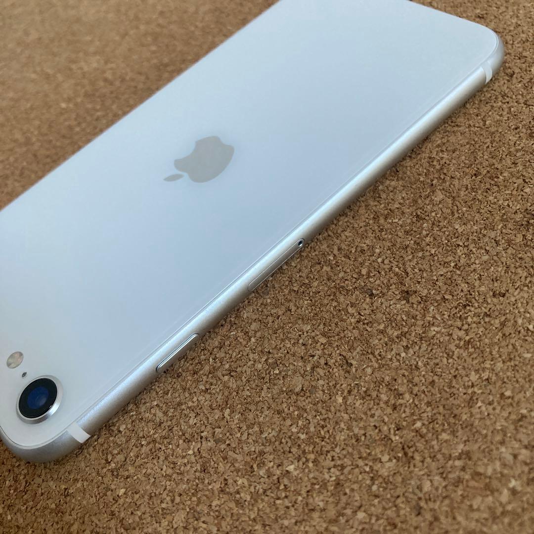 962 電池ほぼ新品☆比較的美品☆iPhoneSE2 64GB SIMフリー☆