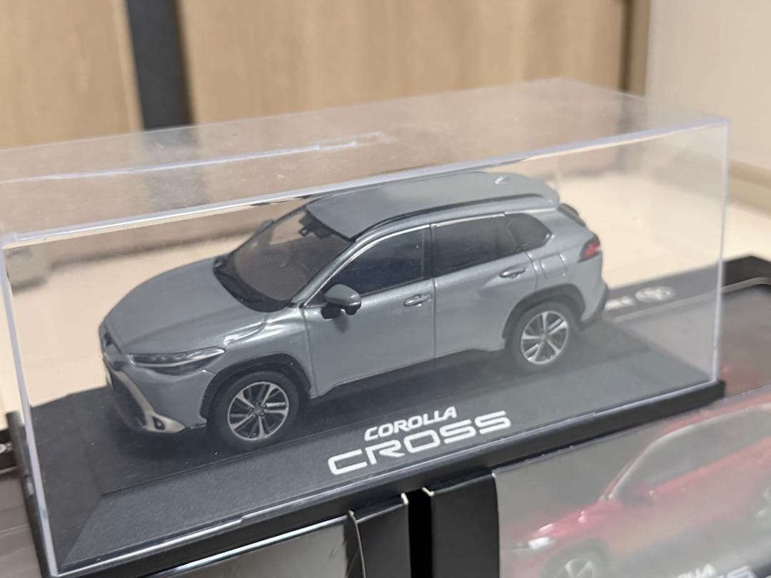 トヨタカラーサンプル カローラクロス、アクア