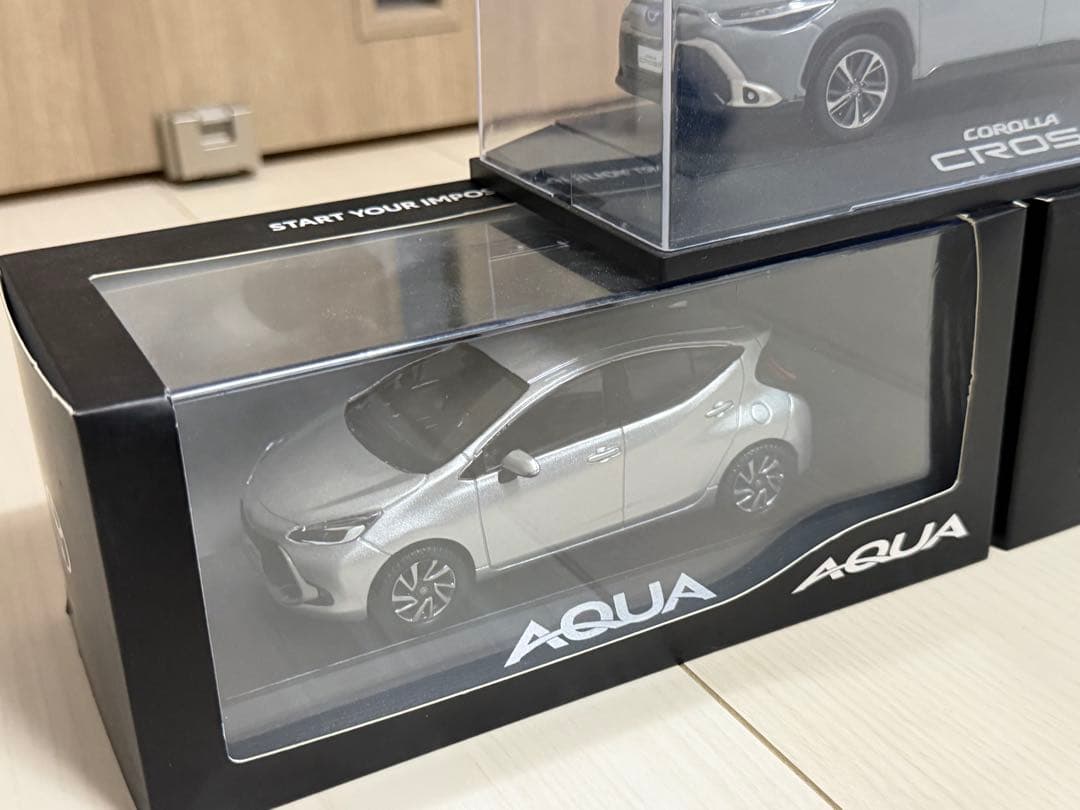 トヨタカラーサンプル カローラクロス、アクア