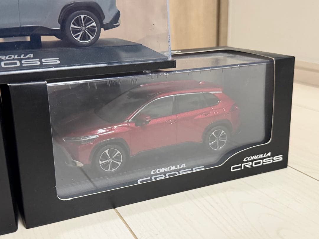 トヨタカラーサンプル カローラクロス、アクア