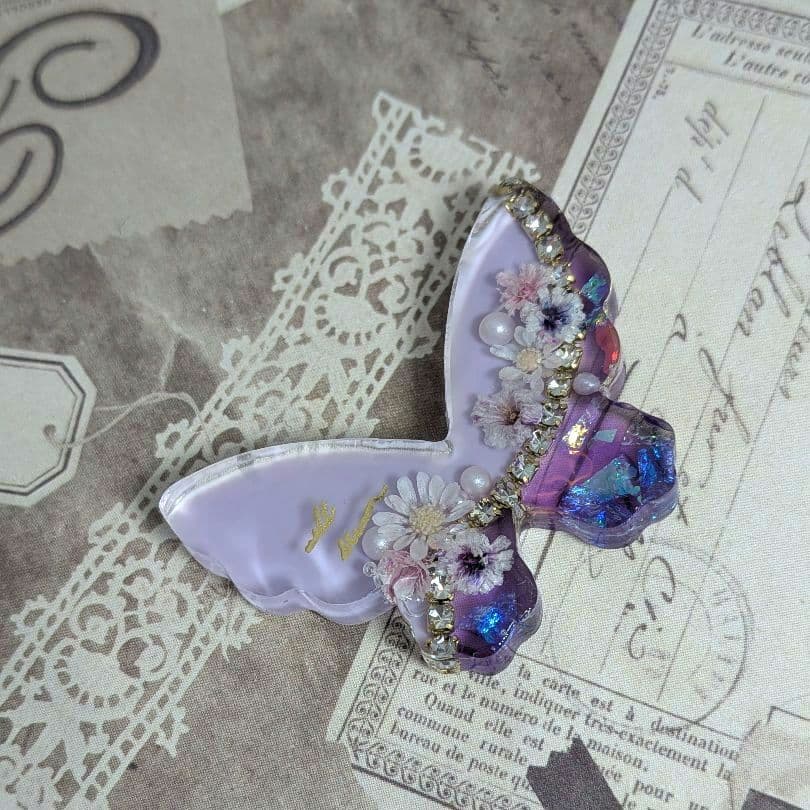 ＃264 ライラック✴ちょうちょ✴レジンヘアゴムキーホルダーブローチ