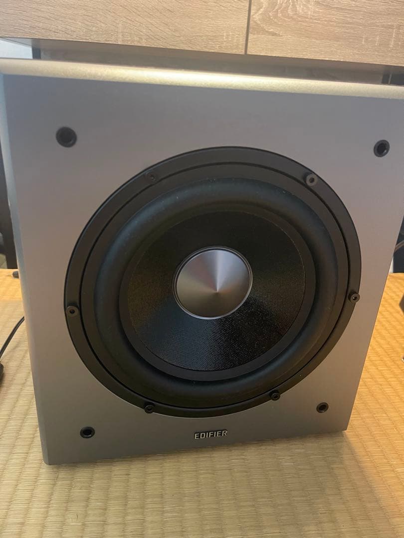 Edifier T5 70W 8インチ サブウーファー、インシュレーター付き