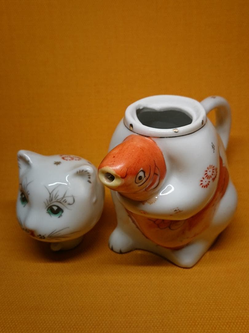 ねこ　猫　白猫　中国美術　陶器　置物　インテリア　工芸品　美術品　A3439