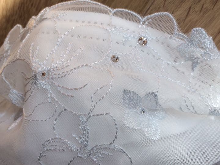 不織布マスクカバー No.424 ホワイト系花柄刺繍チュール