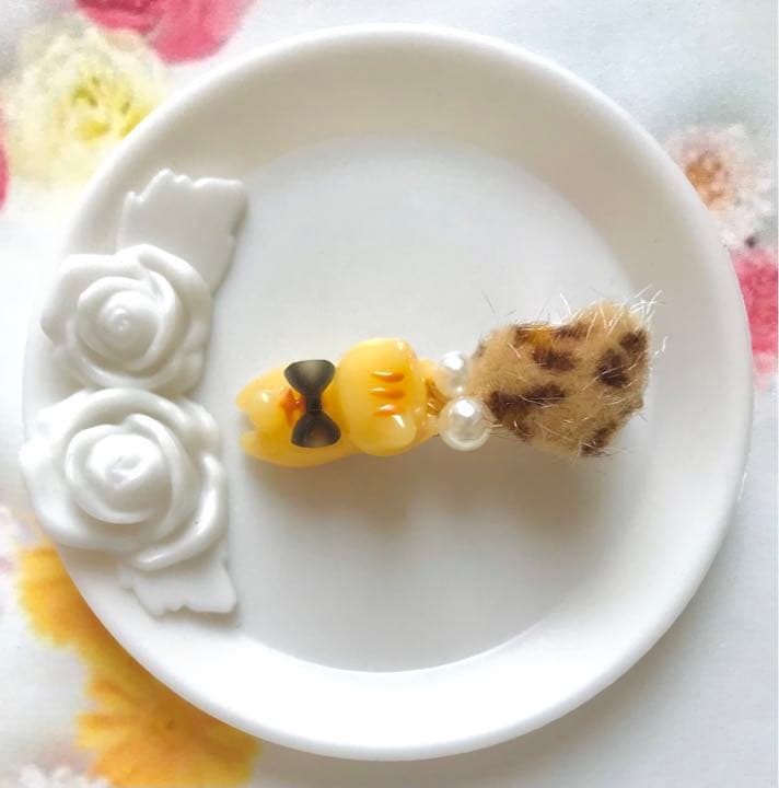 ぐでねこチャンとハート　ヘアクリップ　トラネコ