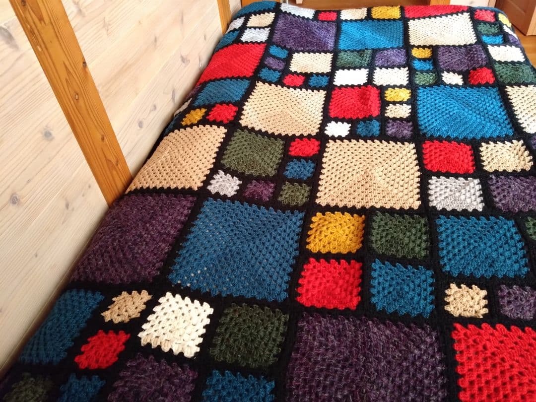 手編みグラニースクエア　カラフルベッドカバー新品
