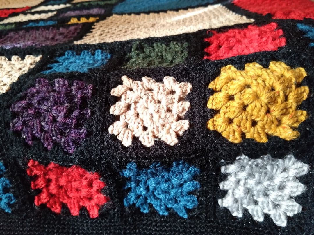 手編みグラニースクエア　カラフルベッドカバー新品