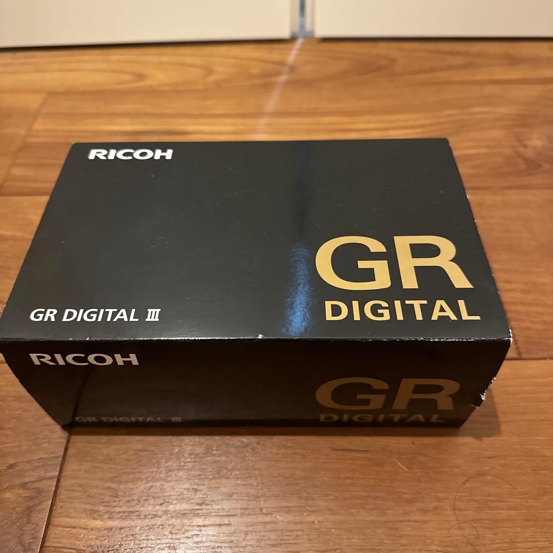 RICOH GR DIGITAL Ⅲ 本体と付属品