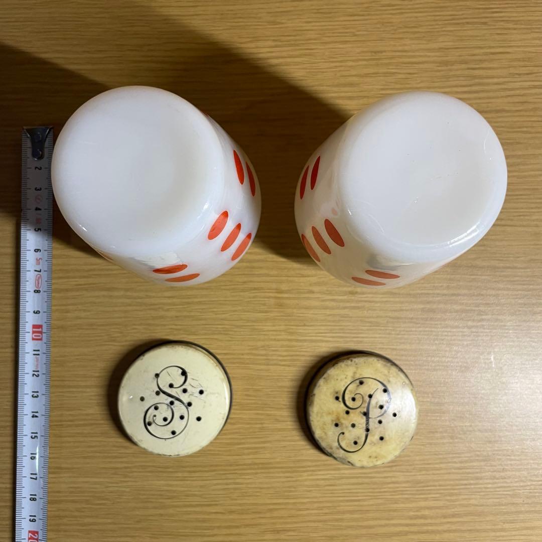 FireKing ファイヤーキング ソルト&ペッパー ポルカドット（赤）