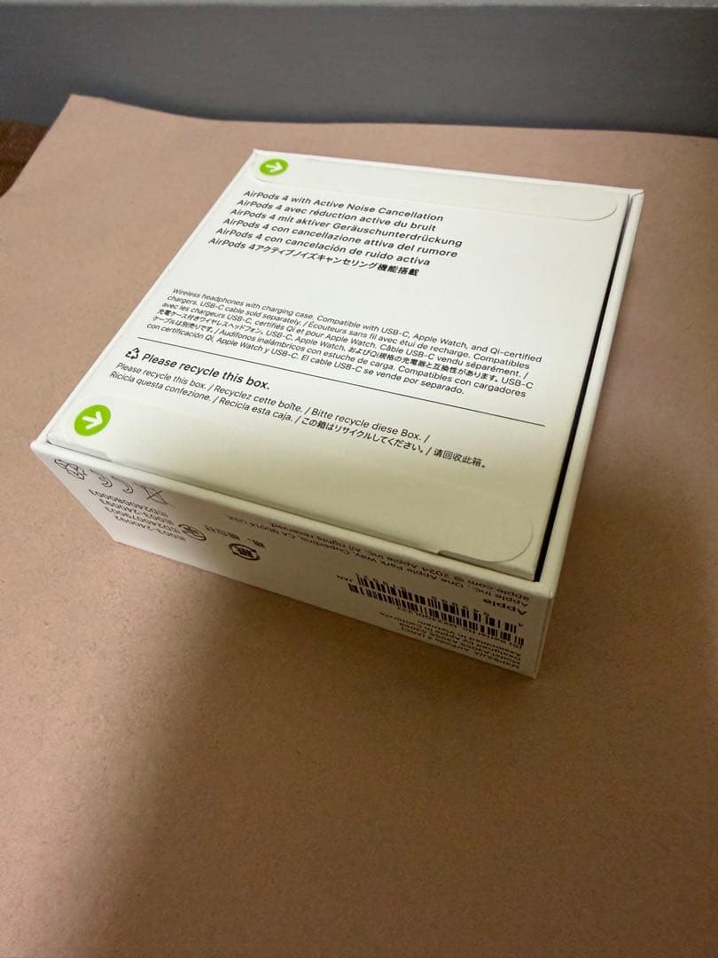 新品未使用　Apple AirPods 4 白　アクティブノイズキャンセリング