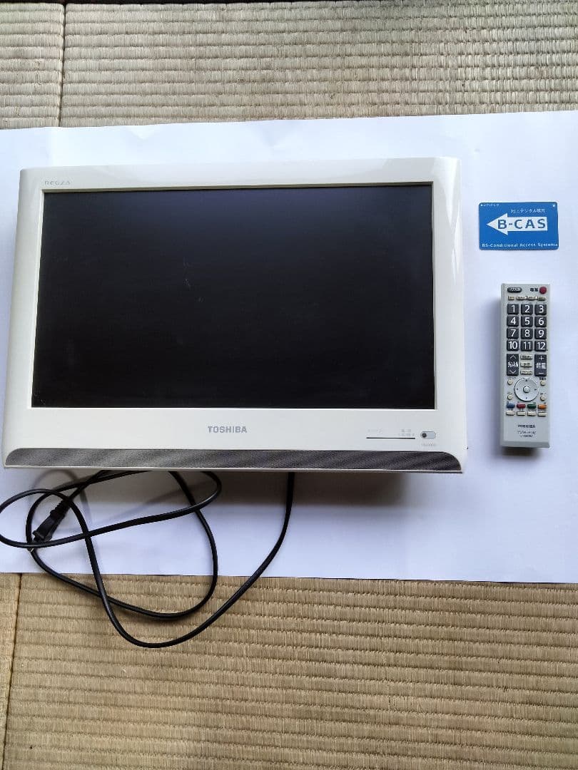 TOSHIBA 19型液晶テレビ リモコン・B-CASカード付／台座なし