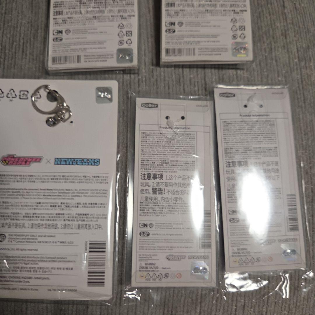 NewJeans　雑貨 ピンバッジ パスケース