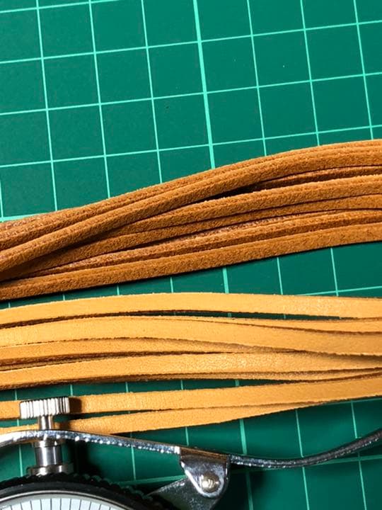 本革紐(薄茶)平紐 牛革紐 3mm幅 長さ1M×50本