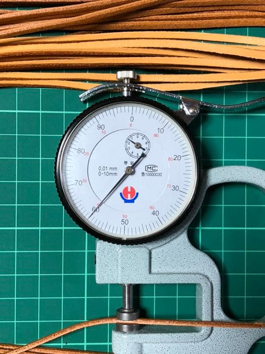 本革紐(薄茶)平紐 牛革紐 3mm幅 長さ1M×50本