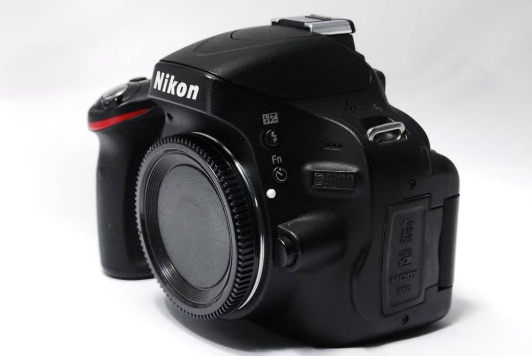 【決算セール】初心者Nikon D5100 AF-S標準 レンズセット 可動液晶