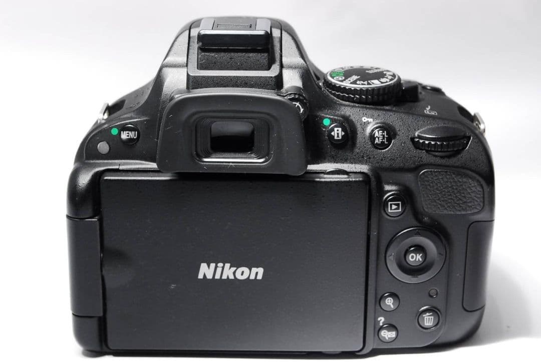 【決算セール】初心者Nikon D5100 AF-S標準 レンズセット 可動液晶