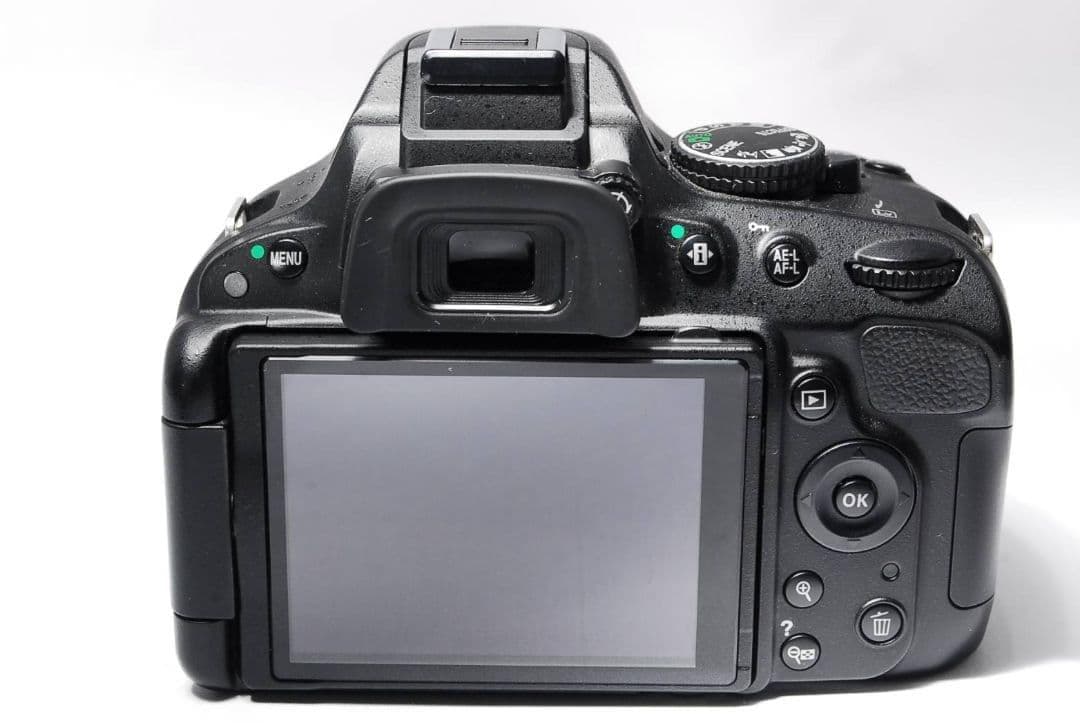 【決算セール】初心者Nikon D5100 AF-S標準 レンズセット 可動液晶
