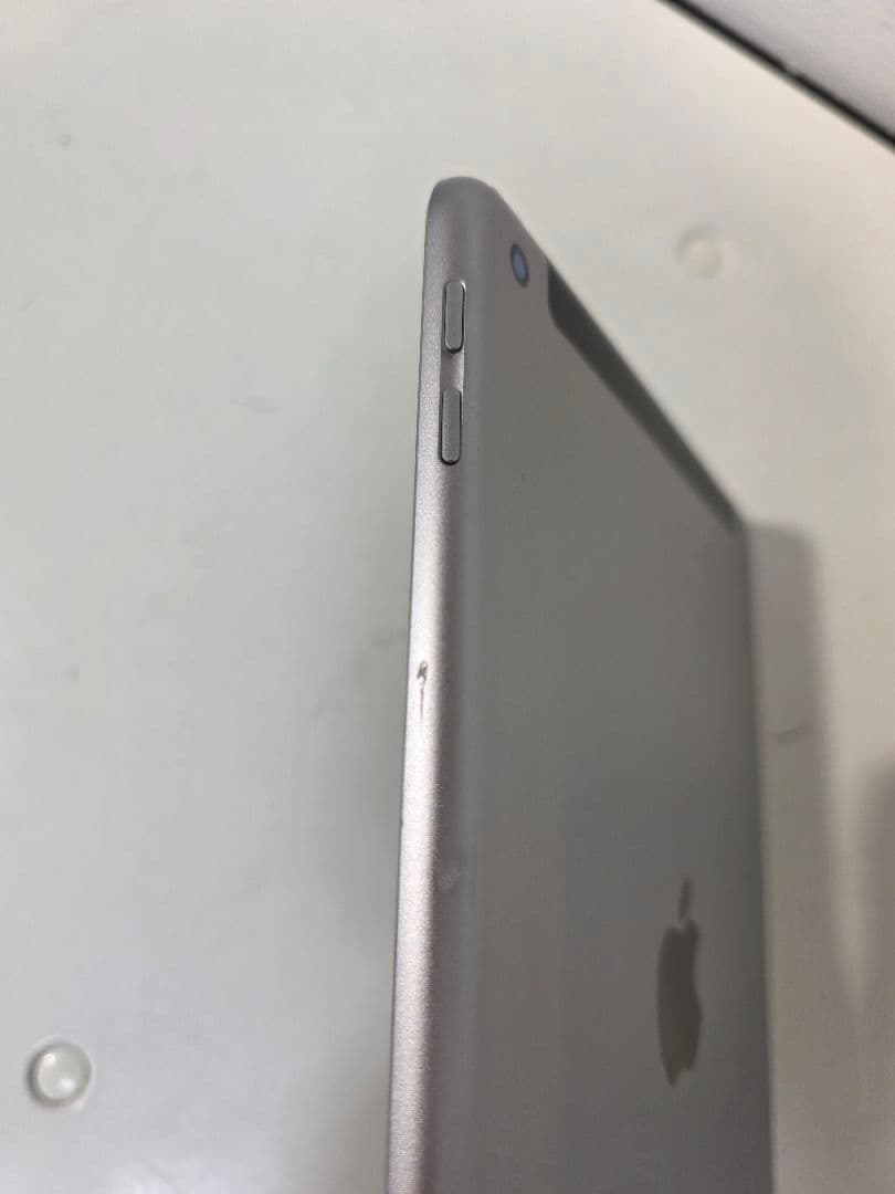 Apple iPad 5世代 32GB シルバー 本体