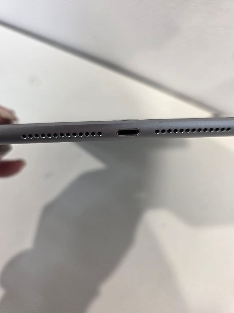Apple iPad 5世代 32GB シルバー 本体