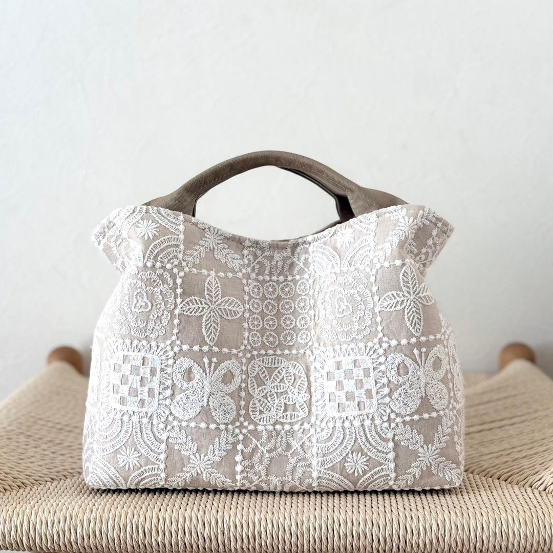 ⚮̈ミナペルホネン　forest tile light beige ヌッピバッグ