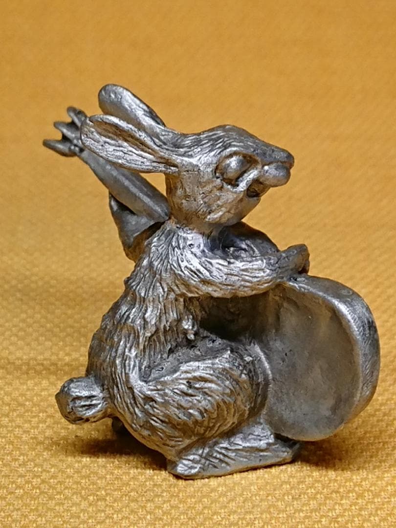 ウサギ　兎　金属　彫像　オブジェ　置物　インテリア　工芸品　美術品　A3387