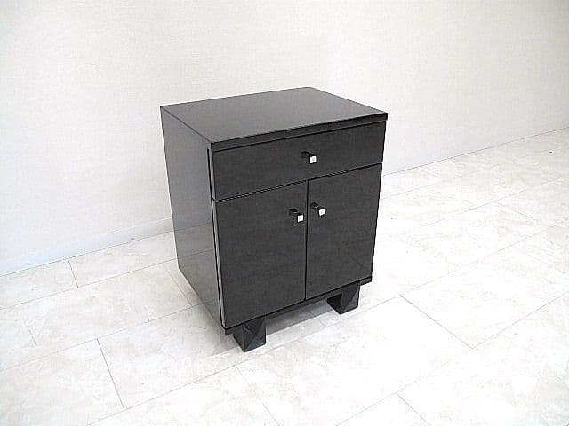 IDC大塚家具　最高級バーズアイメープルリビングボード　　サイドキャビネット