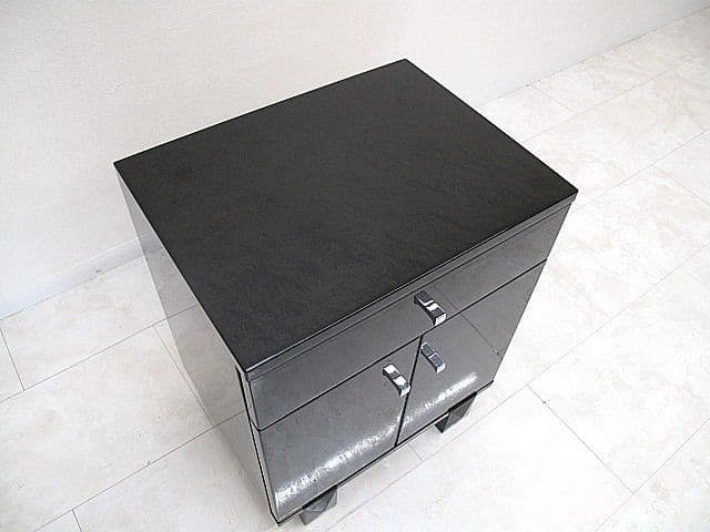 IDC大塚家具　最高級バーズアイメープルリビングボード　　サイドキャビネット