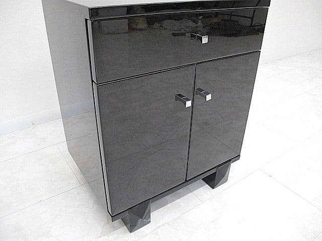 IDC大塚家具　最高級バーズアイメープルリビングボード　　サイドキャビネット
