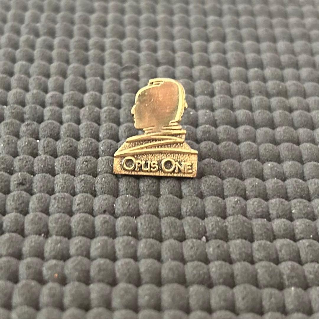 非売品 オーパスワンのピンバッジ