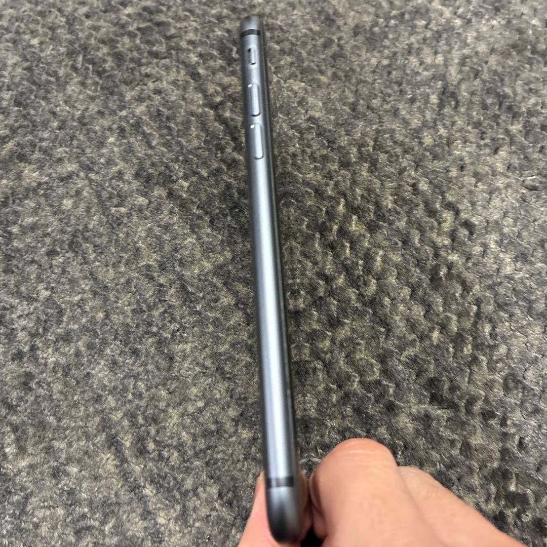 【本体のみ】iPhone8 64GB BLACK SIMフリー 最大容量94%