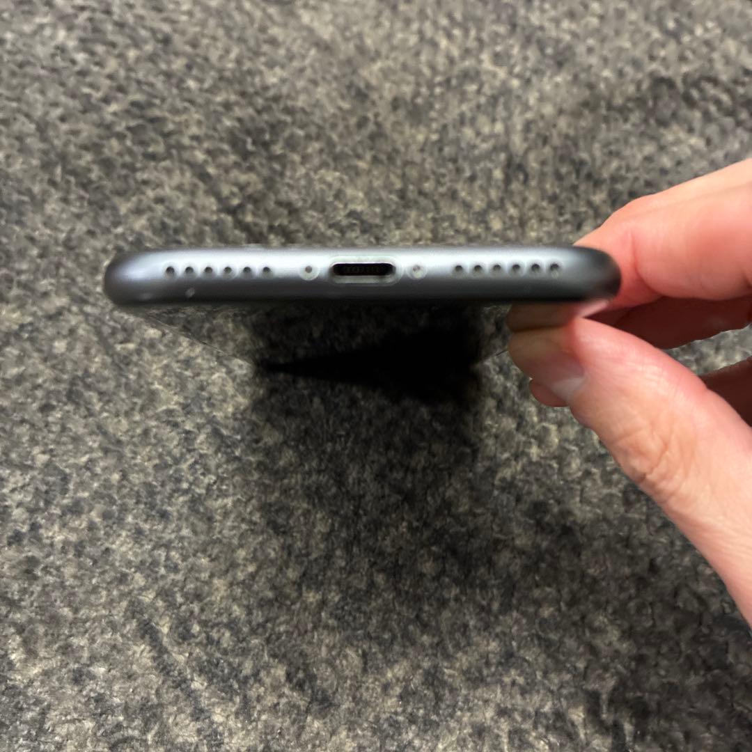 【本体のみ】iPhone8 64GB BLACK SIMフリー 最大容量94%