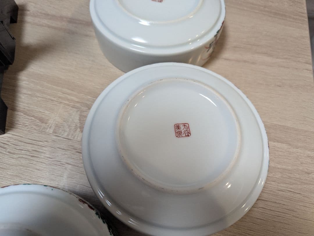 九谷焼　盆付き3段重　k-264　垣菊柄