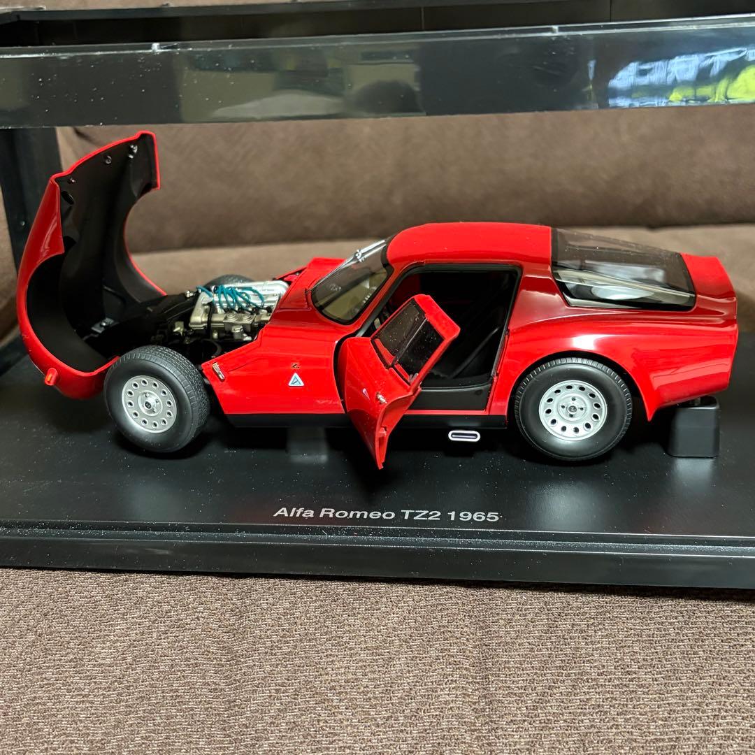 AUTOart Alfa Romeo TZ2 1965 ミニカー1:18