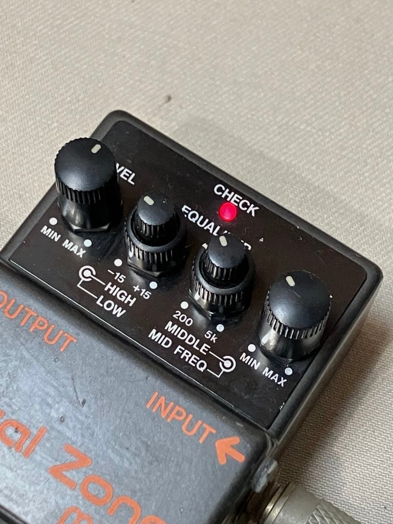 BOSS ボーズ　MT-2 l Zone メタルゾーン　エフェクター