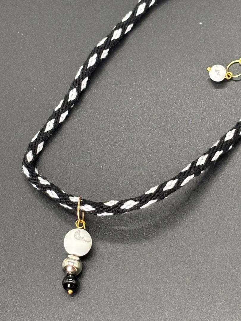 編み紐チョーカービーズ付き