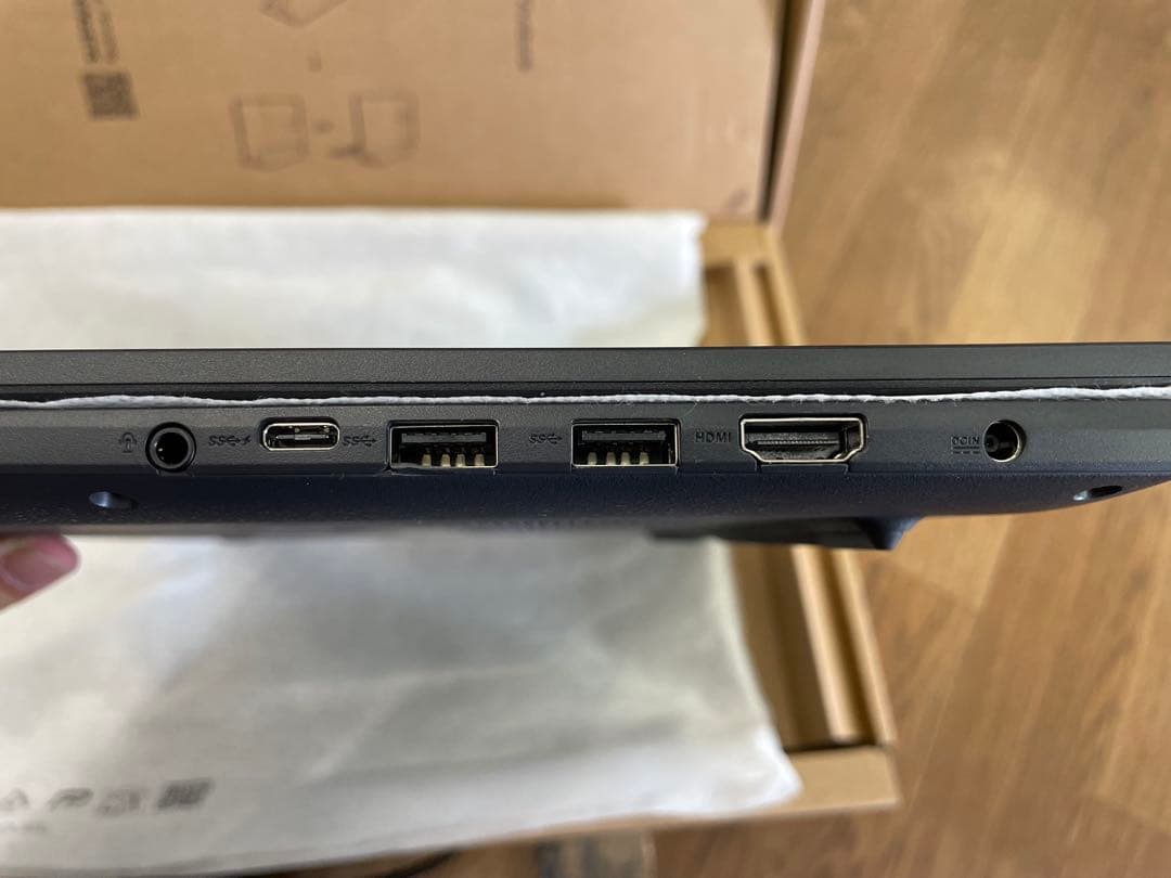 ASUS Vivobook ノートPC M1605YA 16インチ