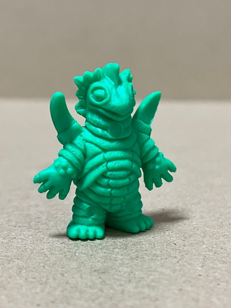 カーリー星人　怪獣　消しゴム　緑色　ウルトラマン