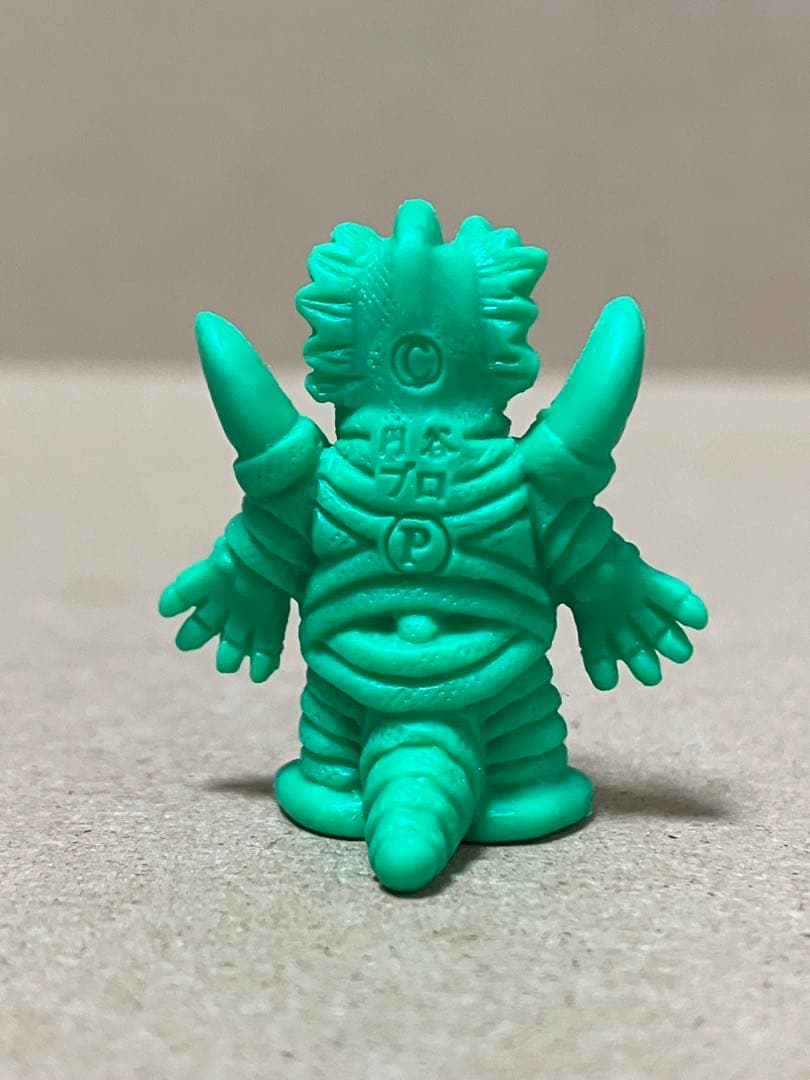 カーリー星人　怪獣　消しゴム　緑色　ウルトラマン