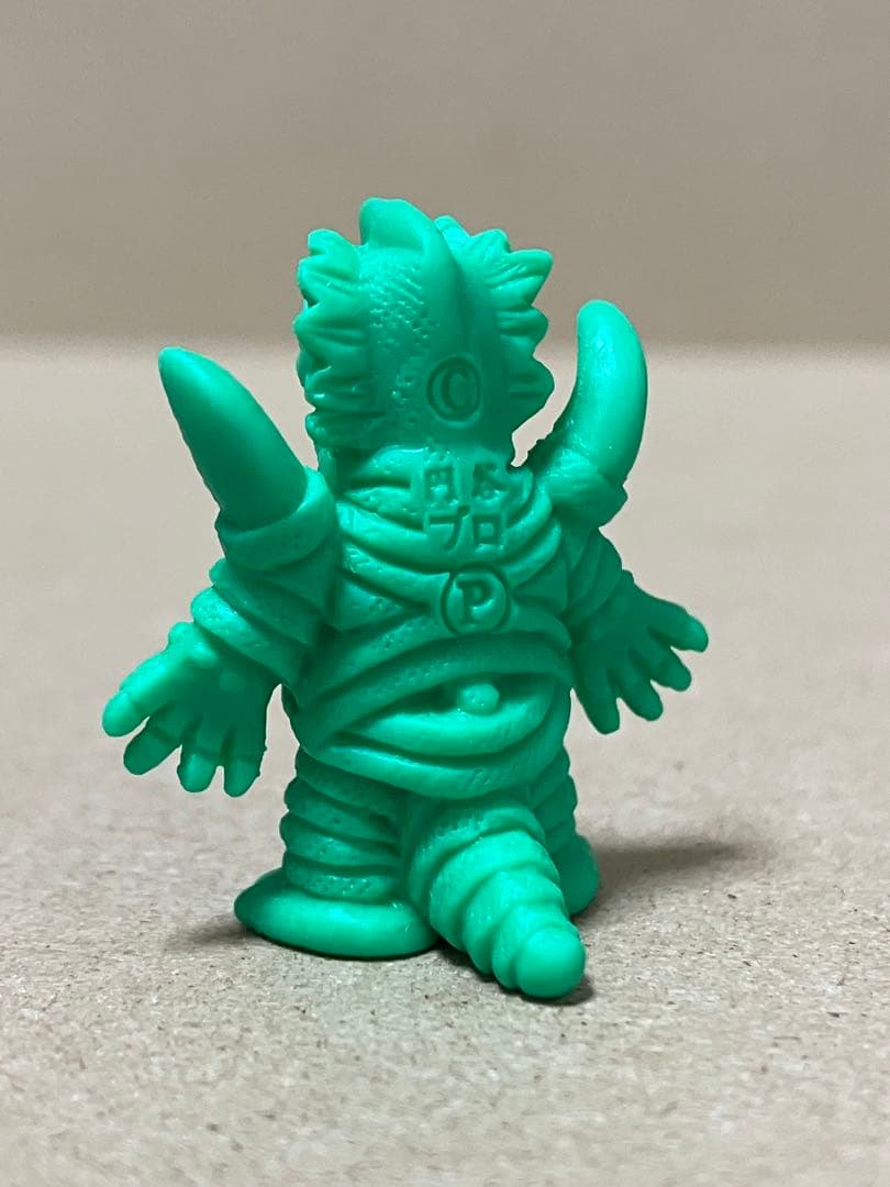 カーリー星人　怪獣　消しゴム　緑色　ウルトラマン
