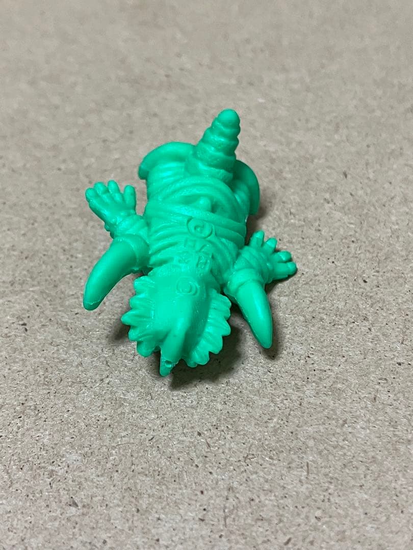 カーリー星人　怪獣　消しゴム　緑色　ウルトラマン