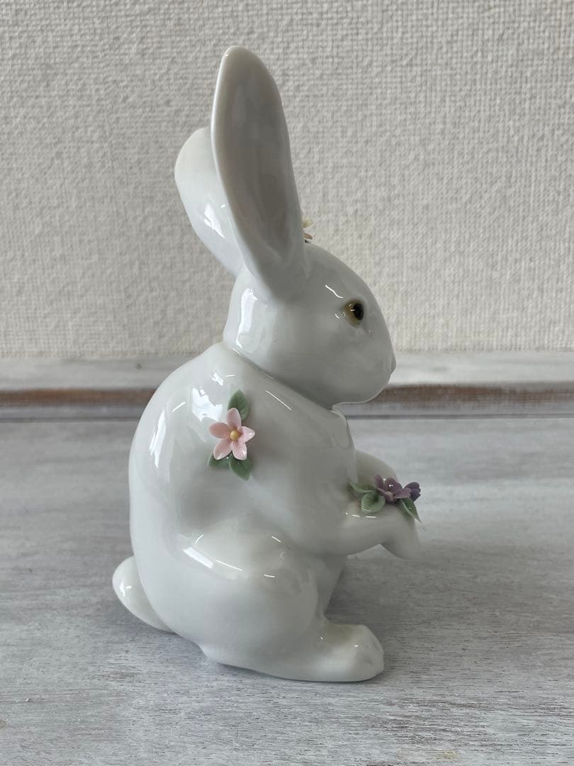 ［最終お値下げ］リヤドロ 「花飾りの白うさぎ」フィギュリン