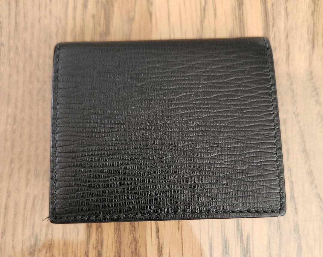 【美品】フェラガモ　Ferragamo　ブラックレザーケース 金色ロゴ付き