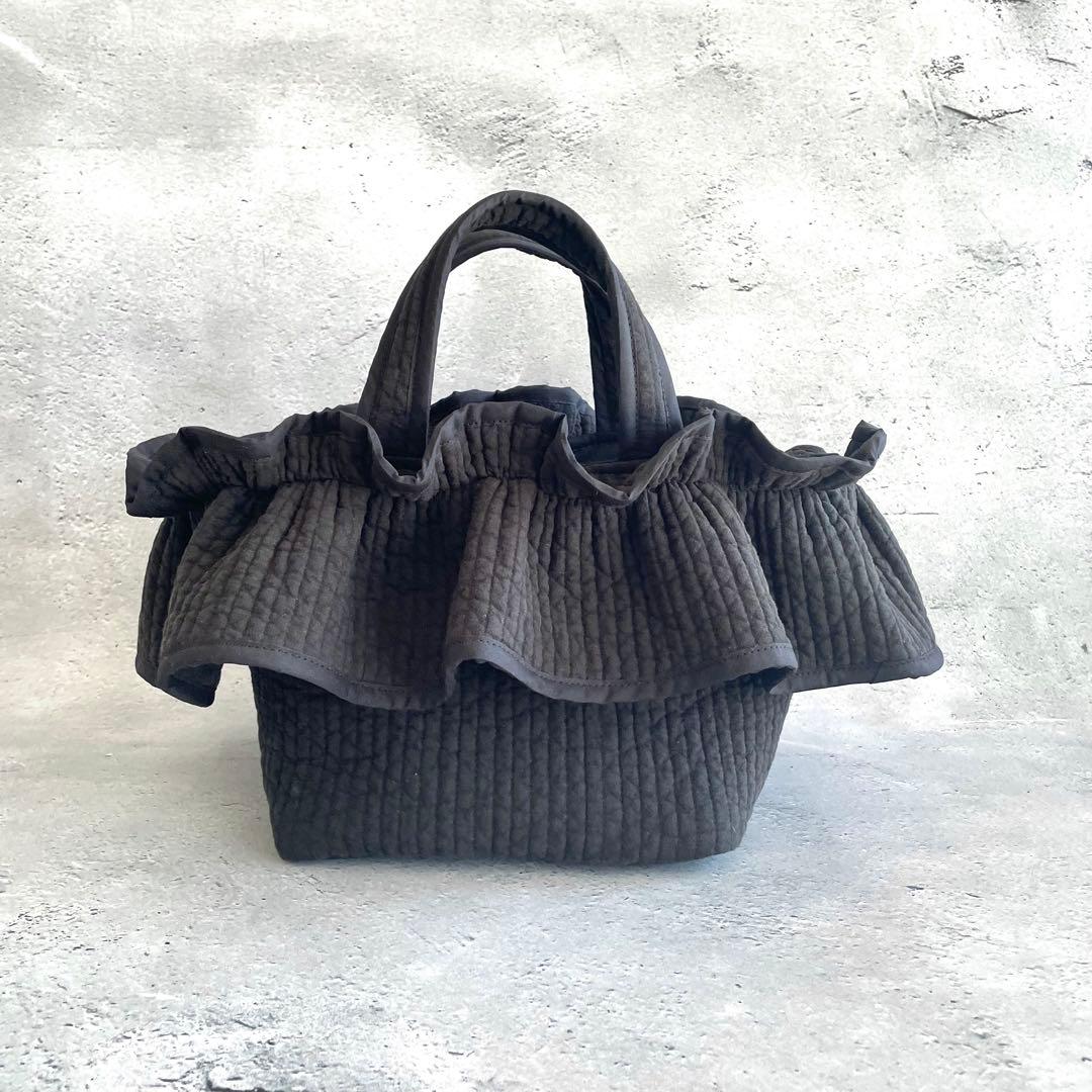 ギャザーフリル付き舟形トートバッグ　ヌビバッグ　ブラック　ハンドメイド