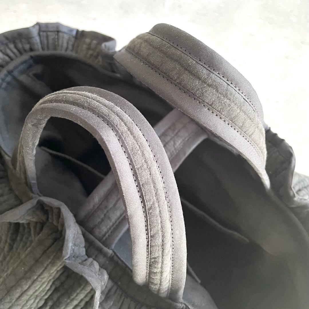 ギャザーフリル付き舟形トートバッグ　ヌビバッグ　ブラック　ハンドメイド