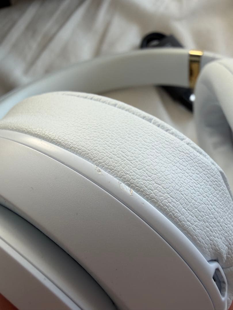 Beats Studio3 Wireless ワイヤレスヘッドホン（ホワイト）