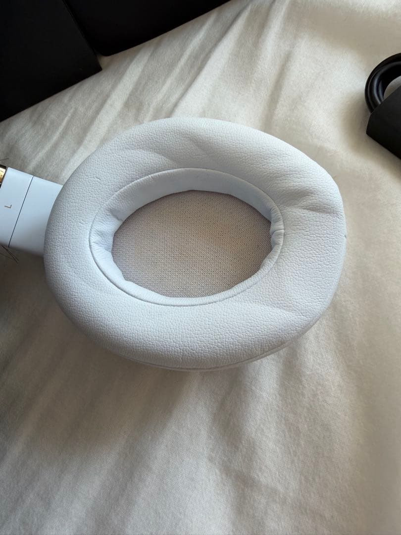 Beats Studio3 Wireless ワイヤレスヘッドホン（ホワイト）